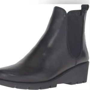 The Flexx Slimmer Chelsea Black Leather Pull On Ankle Wedge Bootie Size 9.5